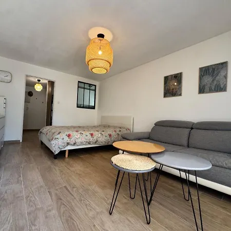 L'ibiza, Within Walking Distance And Air Conditioning