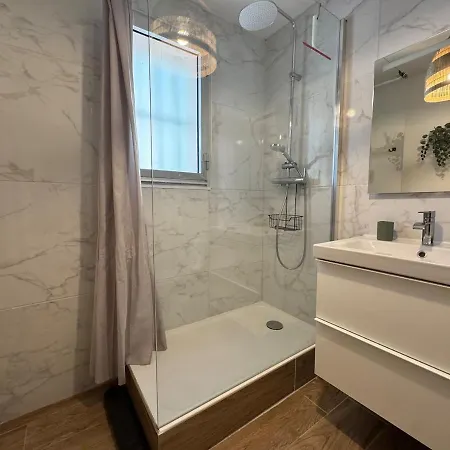 L'ibiza, Within Walking Distance And Air Conditioning شقة